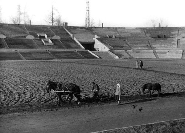 Москва, 1935 год.На стадионе