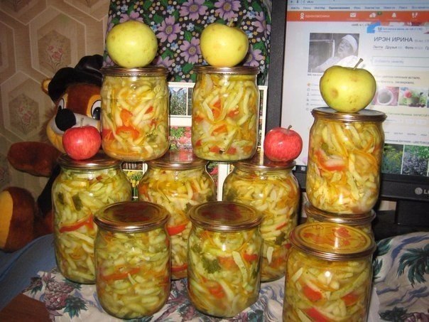 Салат из кабачков по-корейски на зиму.Ингредиенты2,5 кг кабачков0,5 кг моркови0,5 кг лукаДля ...