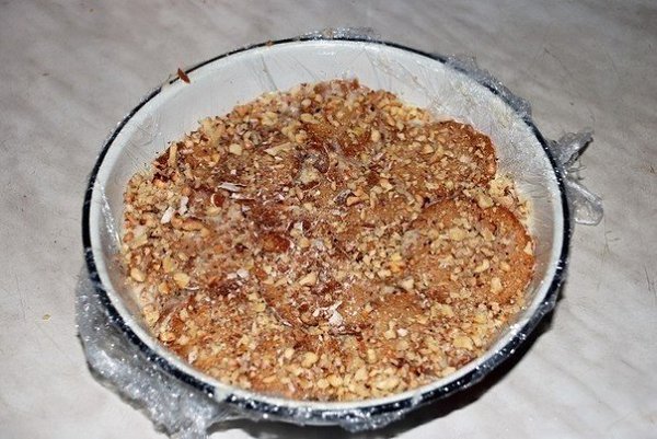 Холодный торт.Ингредиенты:- 500 г пряников- 500 г сметаны- 2 банана- 100 г сахарной пудры- 1 стакан ... - 5