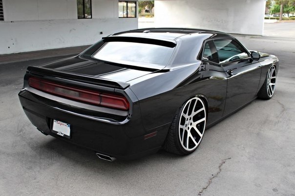 Dodge Challenger - 2