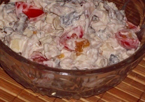 Топ - 6 салатов с куриным филе .1. Салат с курицейИнгредиенты:- отварное куриное филе – 300г- фасоль ... - 3