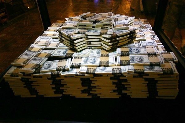 Самый крупный выигрыш в турнирный покер.Американец Джейми Голд выиграл главный турнир WSOP 2006 ...