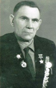 Алексей Андреевич Краснокутский (30 марта 1913—1977) — старшина Рабоче-крестьянской Красной Армии, ...