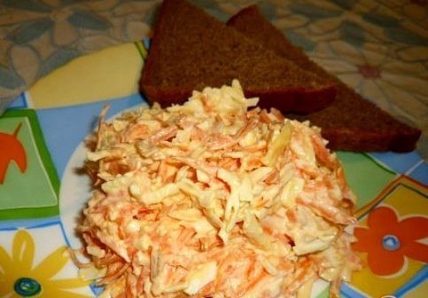 Салат из колбасного сыра и моркови . Ингредиенты Морковь 1-2 шт. Сыр колбасный 150-200 гр. Чеснок 2 ...