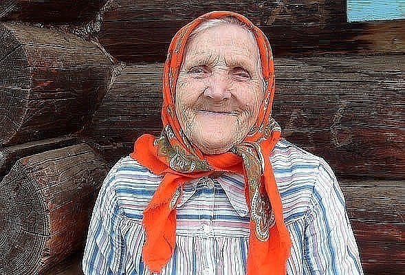 Погостить бы у бабули, Только в доме света нет. Нет дорожки до крылечка, Потому что ЕЕ НЕТ... Есть ...