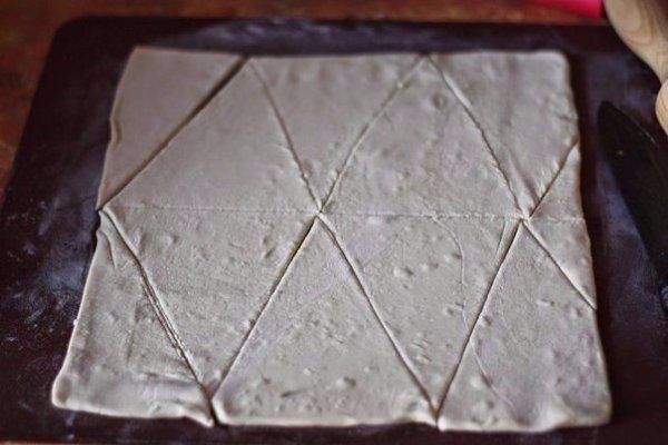 Пирог-венок с беконом, яйцами и сыром.Такой пирог удобно резать на порционные ... - 3