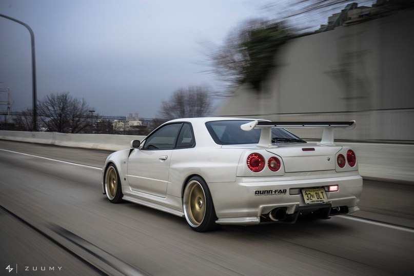 Nissan Skyline GT-R R34 - 8