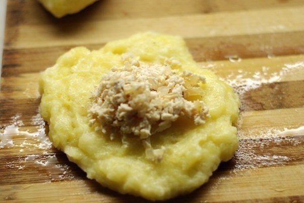 КАРТОФЕЛЬНЫЕ КОТЛЕТЫ С КУРИЦЕЙ .Отличный вариант для быстрого перекуса Заранее отварена куриная ... - 2