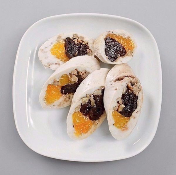 ПАРОВОЙ КУРИНЫЙ РУЛЕТ С МАНДАРИНАМИ И ЧЕРНОСЛИВОМ.Главная прелесть этого рулета заключается в том, ...