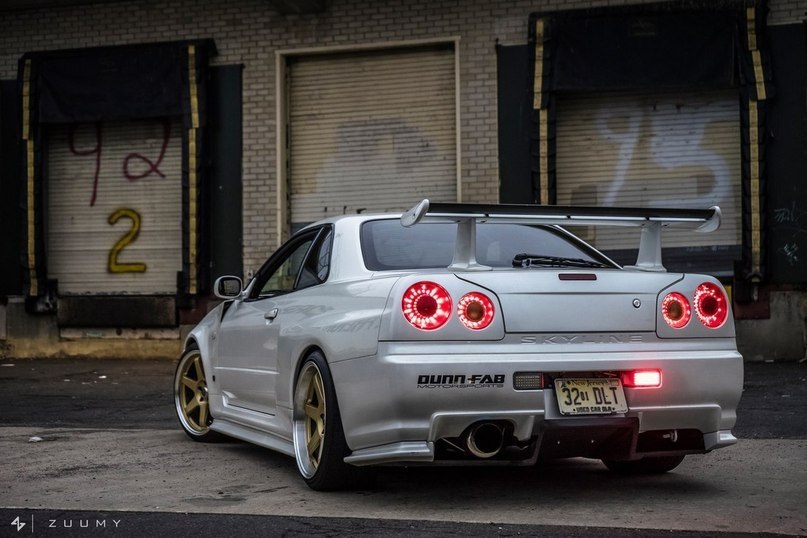 Nissan Skyline GT-R R34 - 3