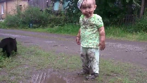 К бабушке в деревню отвезли на лето, Даже не спросили, а хочу я это, В первый день в колодце утопил ...