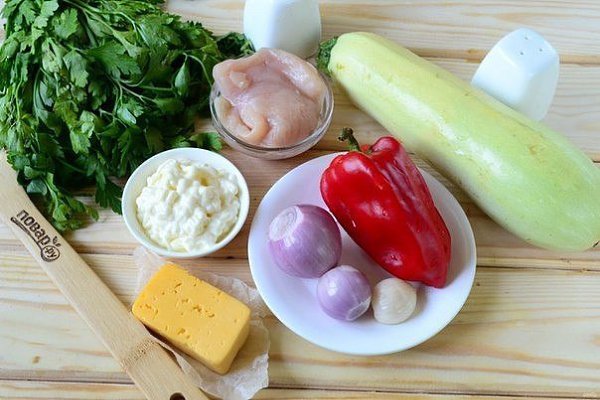 Кабачки, фаршированные куриной грудкой.Ингредиенты:Кабачок — 1 ШтукаКуриная грудка — 150 ГраммПерец ... - 2