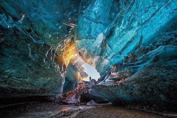 8 из 30.#сезонпутешествийИДЖПослушать эхо в сияющих ледяных пещерах национального парка Ватнайёкюдль ...