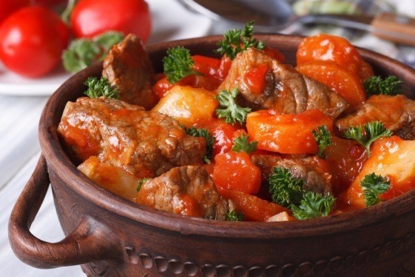 ТОП–5 идей для вкусного ужина.1. Венгерский гуляш–левешИнгредиенты:Говяжья мякоть — 500 гКрасный ...
