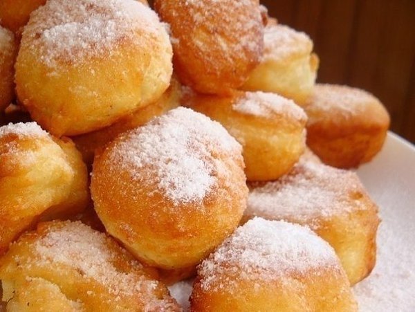 ПОНЧИКИ ВКУСНЕЙШИЕ. Ингредиенты 100 гр сметаны 100 гр кефира 100 гр творога(у меня 9%) 1 большое ... - 6