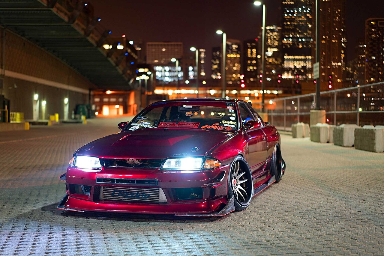 Nissan Skyline r32 ночью