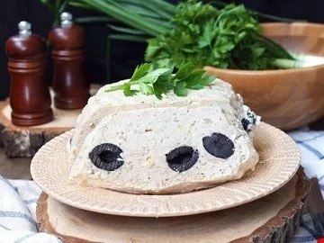 Куриное суфле с оливками на пару в мультиварке. Нам понадобится: 500-600 г филе куриное 2 яйца 1 ст. ...