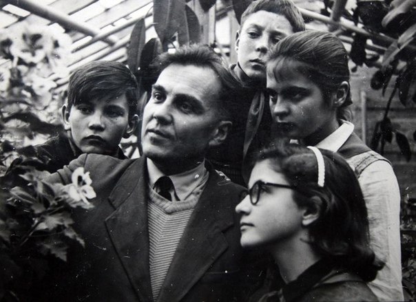 Василий Сухомлинский о том, как учить и воспитывать детей.Имя Василия Сухомлинского часто ...