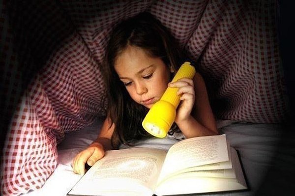 Чтение при плохом освещении, а также с экрана монитора никак не влияет на ухудшение зрения.