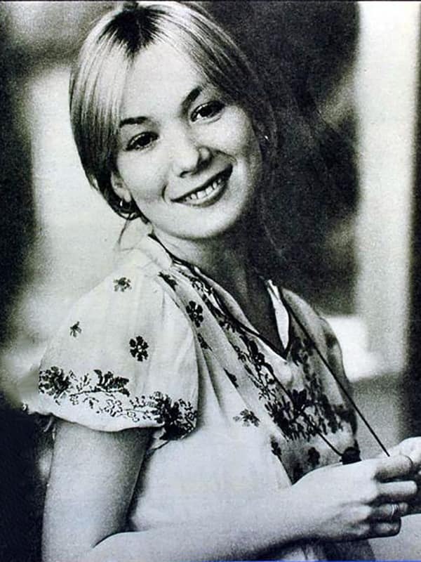 3 октября 1953 года родилась актриса ЕЛЕНА КОРЕНЕВА... Елена Коренева родилась в семье, имеющей ...