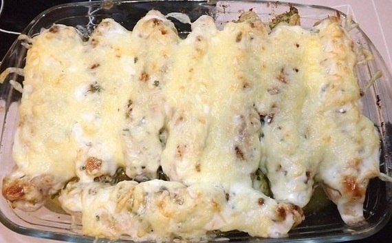 Куриные рулетики по-домашнему . Ингредиенты (на 8 порций): - Куриное филе- 8 шт грудки(1,5кг) - Сыр ...