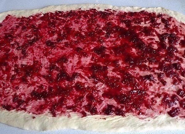 Клюквенные веночки.Ингредиенты:Тесто:- мука - 500гр- дрожжи свежие - 25гр- молоко - 3/4 стакана (или ... - 5