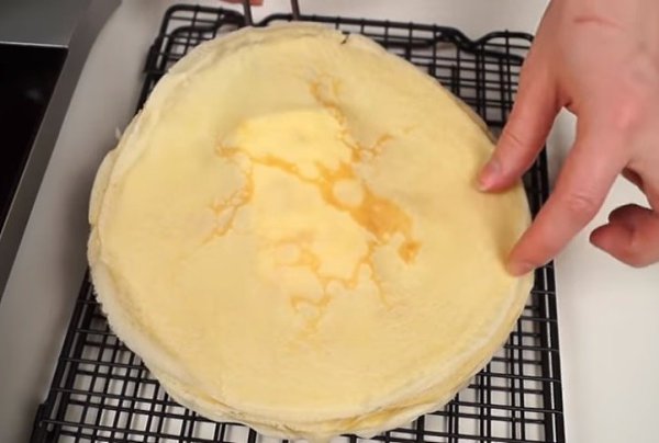 Торт Наполеон из блинчиков с заварным кремом.Необходимые продукты Блинчики: ~ 250 г муки ~ 30 г ... - 5