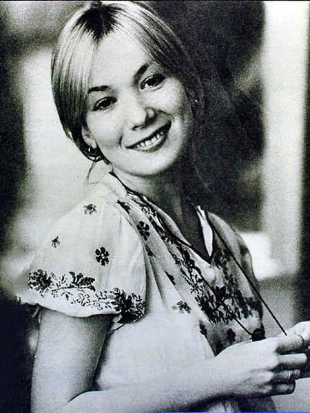 3 октября 1953 года родилась актриса ЕЛЕНА КОРЕНЕВА... Елена Коренева родилась в семье, имеющей ...