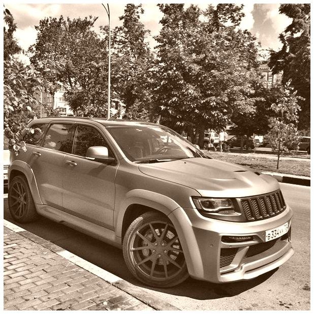 Jeep Grand Cherokee SRT-8 TYRANNOS - 4