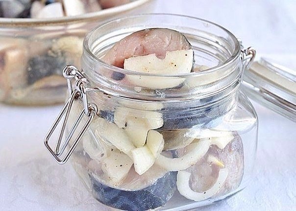 СКУМБРИЯ МАРИНОВАННАЯ за сутки! Вам потребуется: - Скумбрия свежемороженная 3 шт. - Лук ...