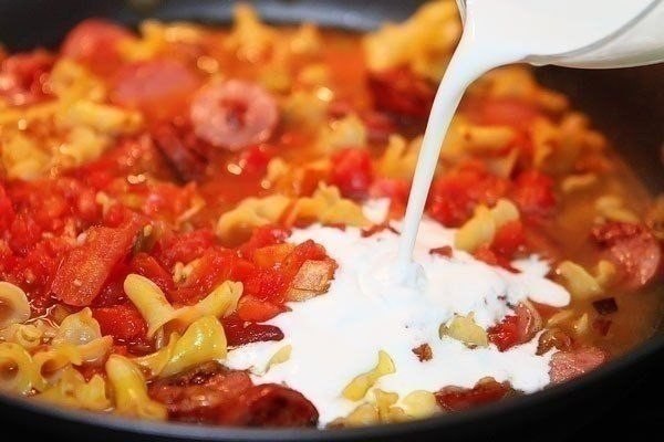 Паста с пряными колбасками.Нация, которая ест макароны с хлебом – непобедима! А как насчет ... - 5