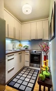 Как обустроить маленькую кухню. 1. Для маленькой кухни наиболее предпочтительны либо линейная, либо ...