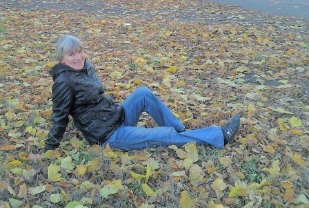 Осень жизни.Осень жизни – это не конец,Как и осень года, лишь цветениеЯрких красок, брошенных в ...