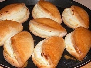 Сочни с творогом .Готовятся такие сочни достаточно просто, а вкус как у булочек