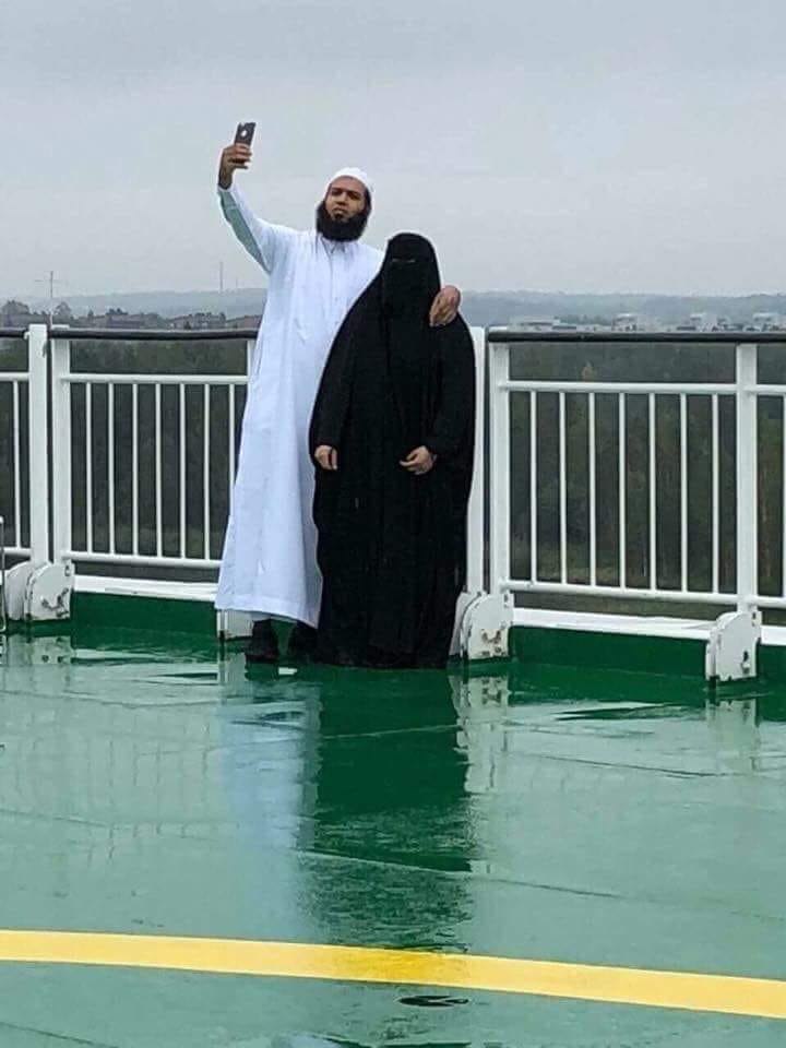   ,   ))))))
