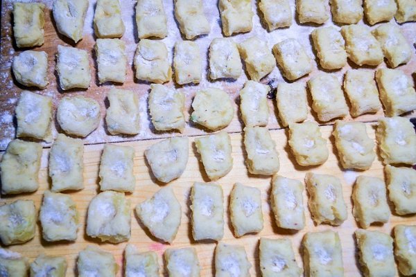 Домашние ньокки.Ингредиенты:Картофель — 10 шт.Яйца — 3 шт.Мука — 6-10 ст. л.Рикотта (стандартная ... - 6