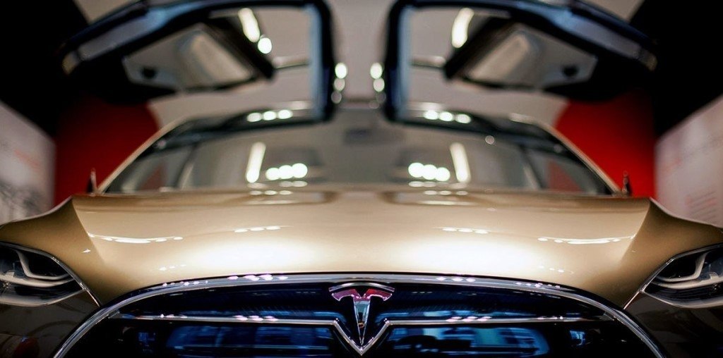 Tesla Model S      BMW 7  Mercedes S-class
