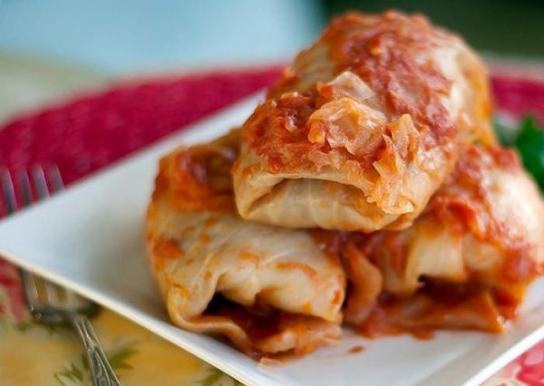 Голубцы с овощами и рисом.Кочан капусты – 1 шт;Рис – 55 грамм;Лук – 0,5 грамма;Морковь – 1 шт;Корень ...