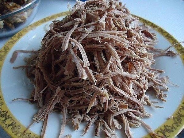 Салат принц с говядиной. Ингредиенты: -Отварное мясо говядины – 200гр. -Отварные яйца – 3 шт. ... - 3