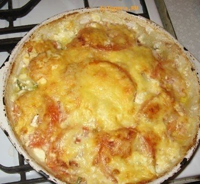 Тушеное мясо под сыром.Продукты:-Соль-Майонез-Сыр-Картофель-Лук репчатый-Лук ...