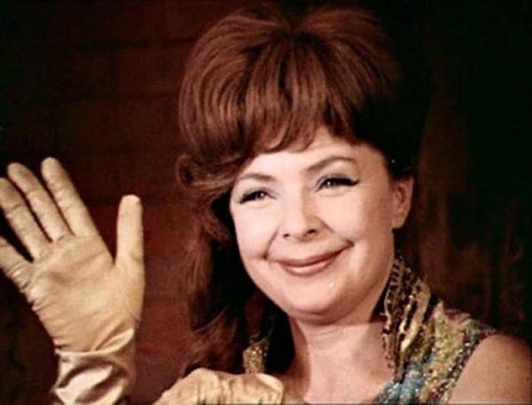 Великая актриса, прожившая длинную и успешную жизнь в искусстве. Блистательная пани Моника из ...