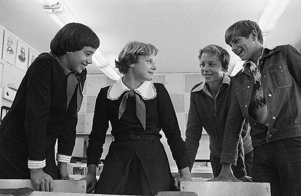 1977 ,  