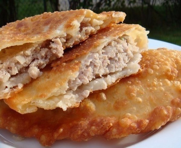 САМЫЕ ВКУСНЫЕ ЧЕБУРЕКИ! Рецепт этих чебуреков для меня - находка! Во-первых, тесто замешивается ...