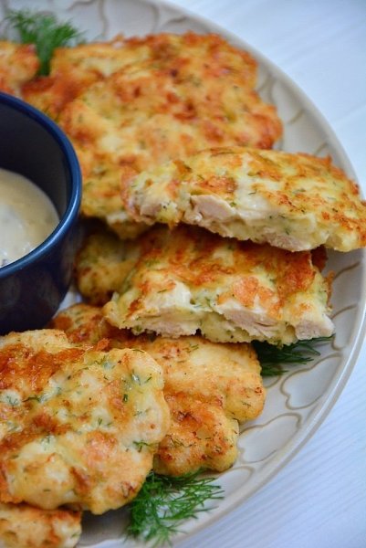 Рубленые куриные котлетки с сыром.Необычный способ приготовить куриную грудку, который реально ... - 10