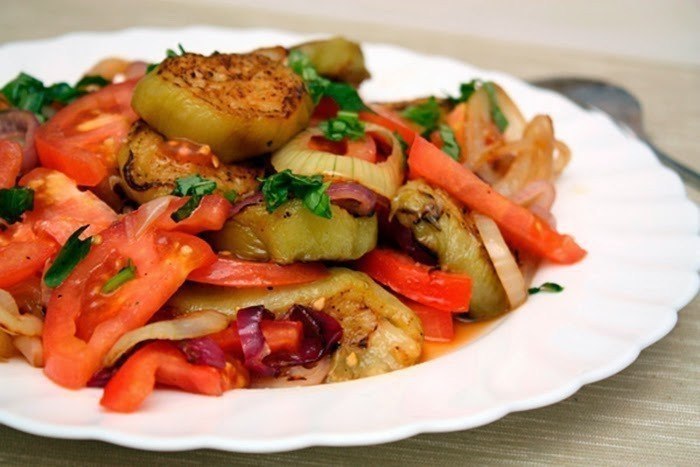 Простой и вкусный салат из баклажанов.на 100грамм - 36.7 ккалБ/Ж/У - ...