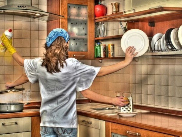 Счастливая женщина — плохая жена. Хорошие жёны получаются только из несчастных женщин. Ну, из ...