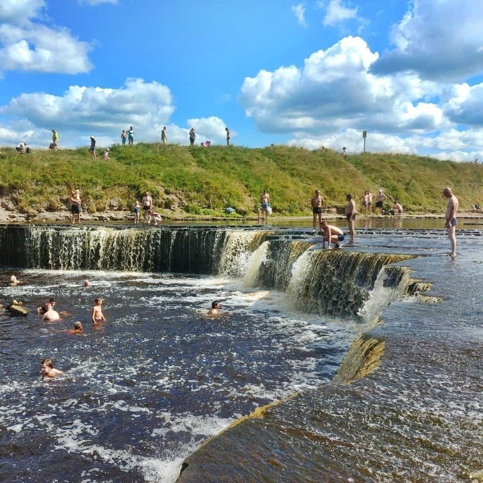 Водопад в городе