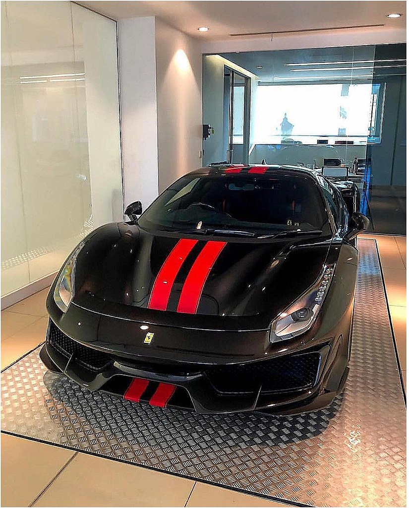 Ferrari 488 Pista