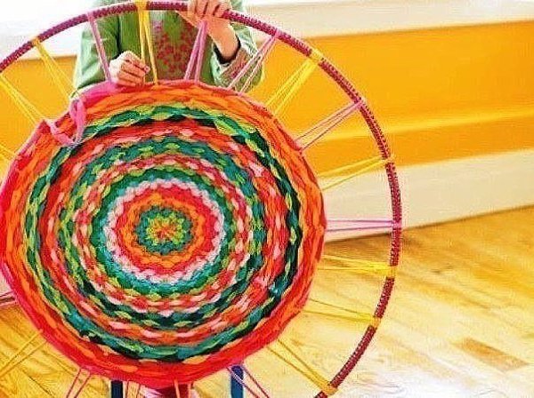 Коврик из старых футболок на обруче хула-хуп. - 5