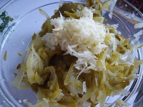 Салат принц с говядиной. Ингредиенты: -Отварное мясо говядины – 200гр. -Отварные яйца – 3 шт. ... - 4